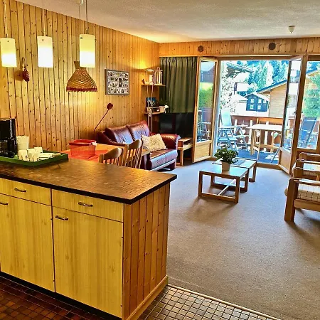 4 Person In Location *